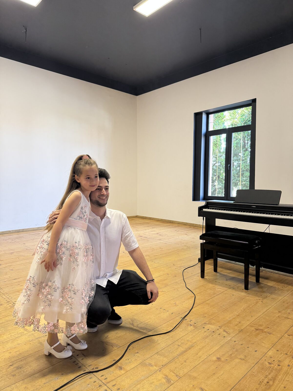 Moment de pe scenă la un concert al academiei 11